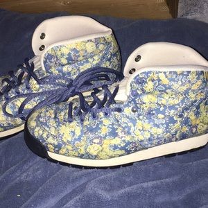 Nike high tops 8 1/2 blue fabric flowers yellow